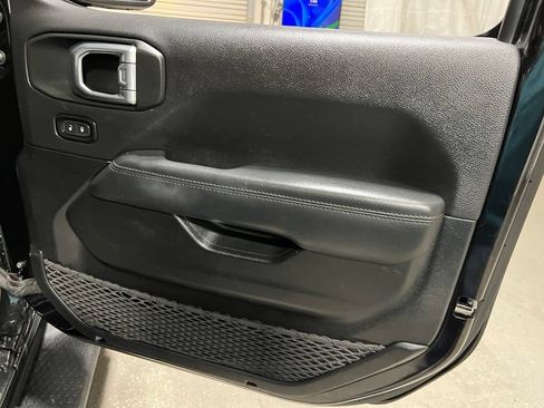 Used 2022 Jeep Wrangler Unlimited Sahara AWD/4WD image 10