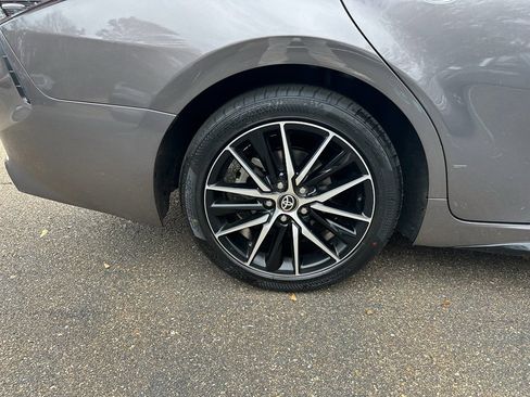 Used 2024 Toyota Camry SE image 5