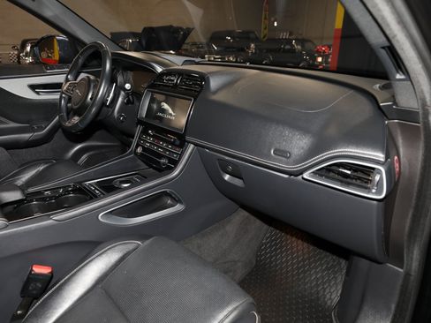 Used 2017 Jaguar F-PACE S AWD/4WD image 35