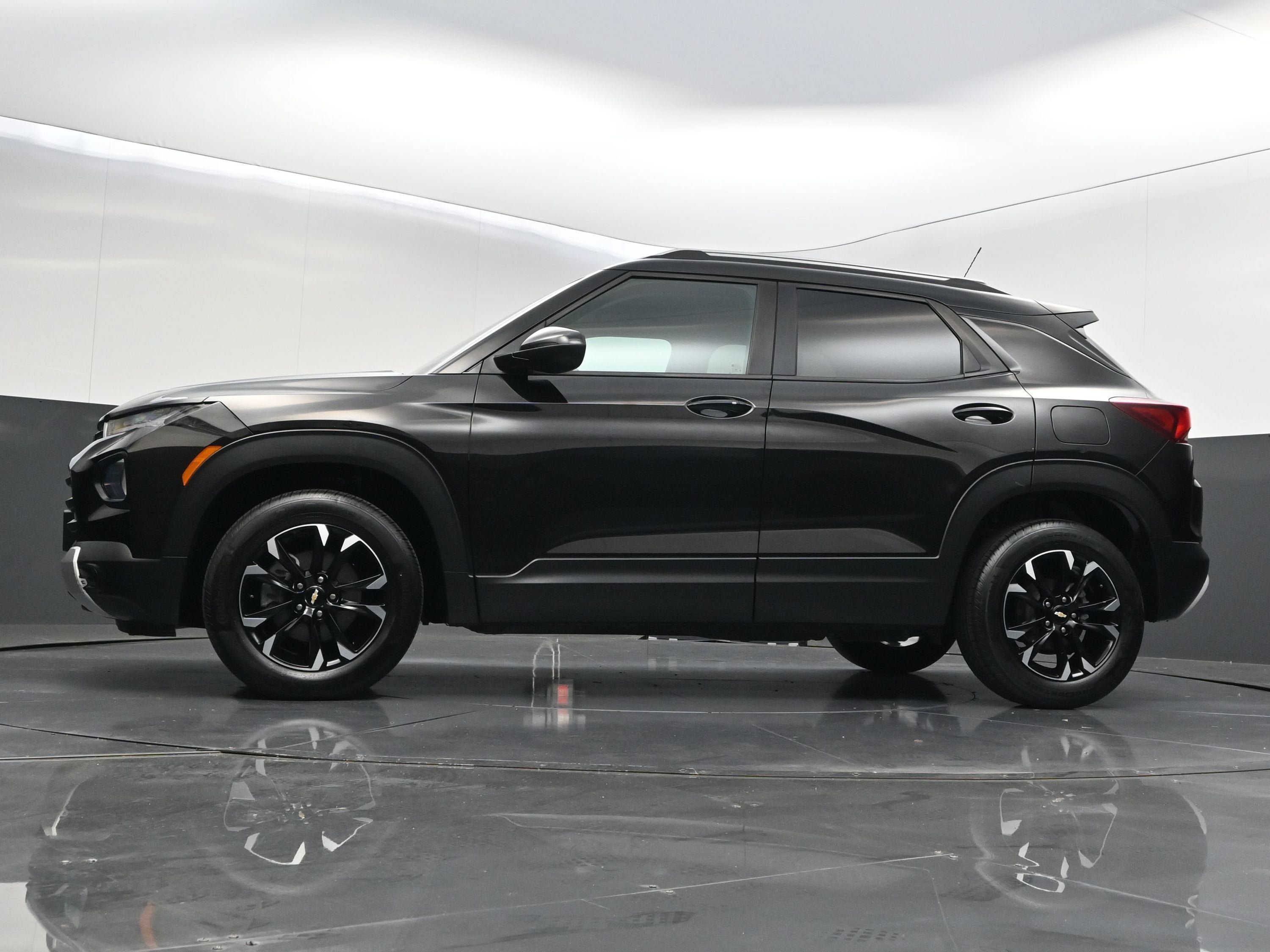 Certified 2021 Chevrolet TrailBlazer LT w/ Premium Seating Package AWD/4WD image 39