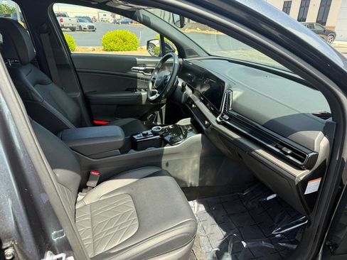 Used 2025 Kia Sportage X-Line AWD/4WD image 2