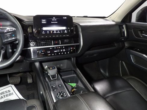 Used 2022 Nissan Pathfinder SL w/ SL Premium Package image 24