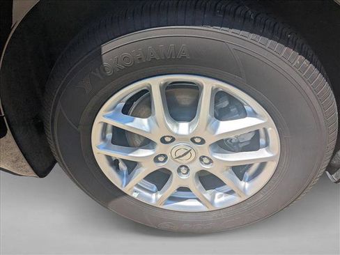 Certified 2024 Chrysler Pacifica Touring-L w/ Uconnect Theater Family Group FWD image 20