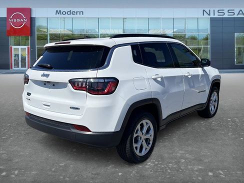 Used 2024 Jeep Compass Latitude AWD/4WD image 5