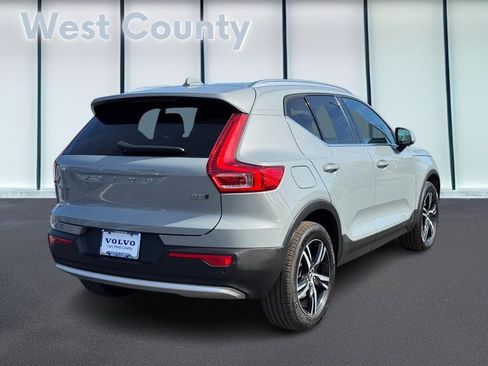 Certified 2025 Volvo XC40 B5 Core image 4