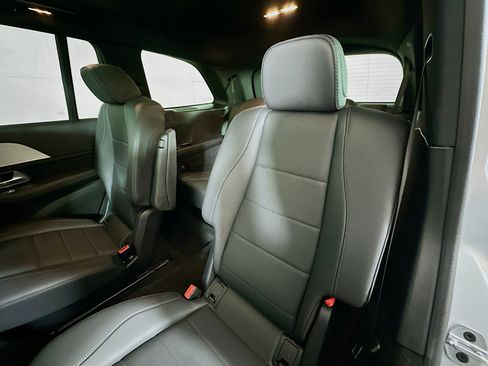 Certified 2025 Mercedes-Benz GLS 450 4MATIC image 3