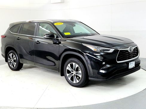 Used 2024 Toyota Highlander XLE image 7