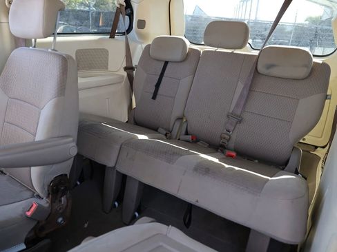 Used 2008 Chrysler Town & Country Touring image 19