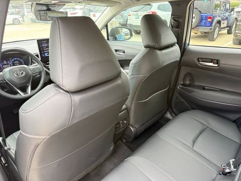 Used 2026 Toyota Corolla Cross XLE w/ Convenience Package FWD image 25