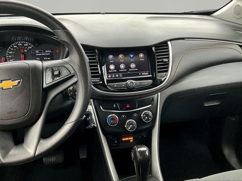 Used 2021 Chevrolet Trax LS w/ Tint and Cruise Package AWD/4WD image 9