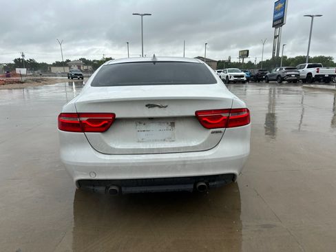 Used 2017 Jaguar XE RWD image 4