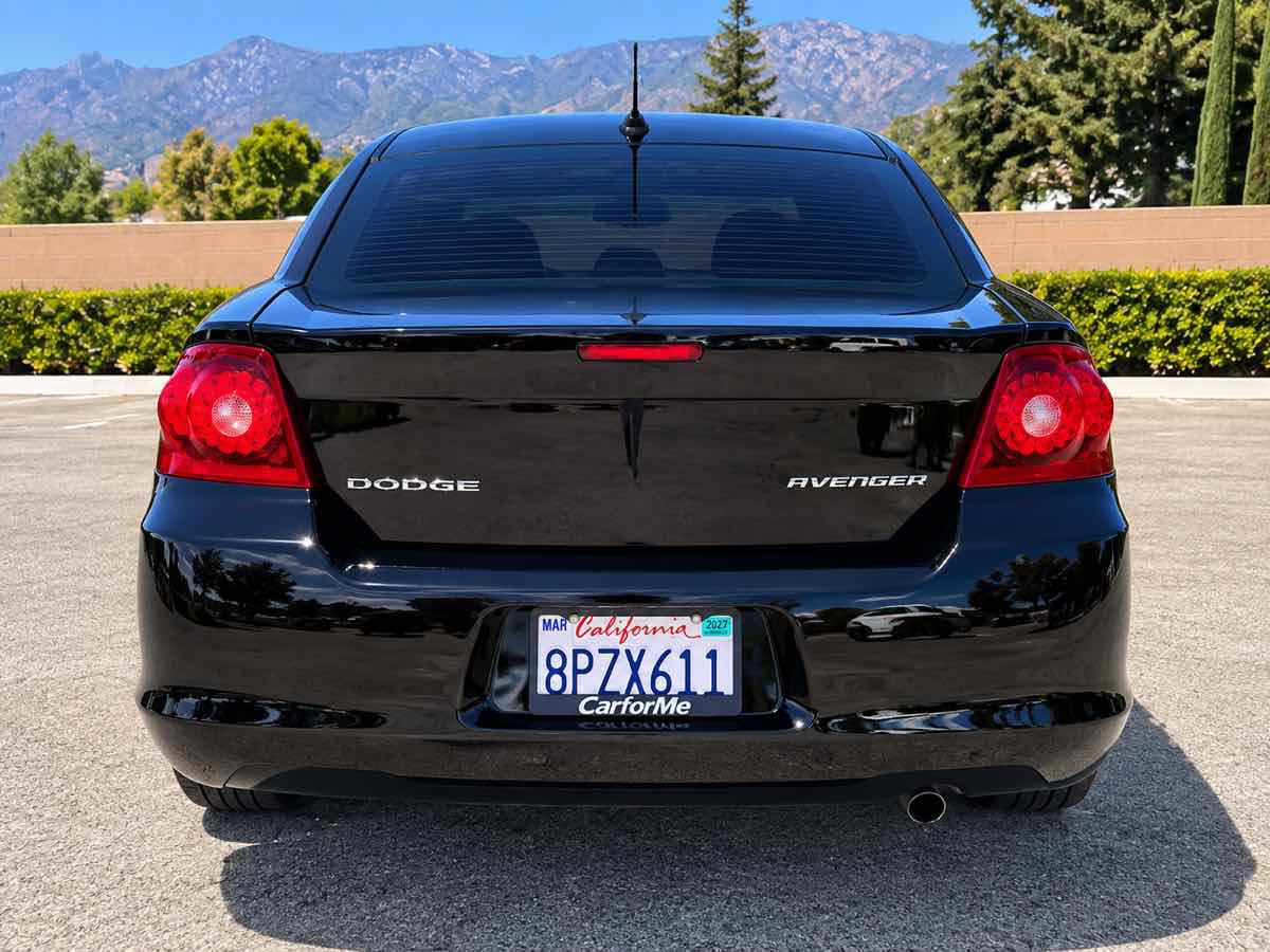 Used 2014 Dodge Avenger SE FWD image 28