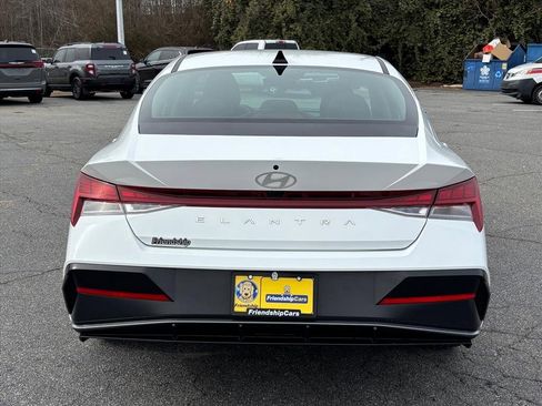 Used 2024 Hyundai Elantra SEL w/ Convenience Package image 25