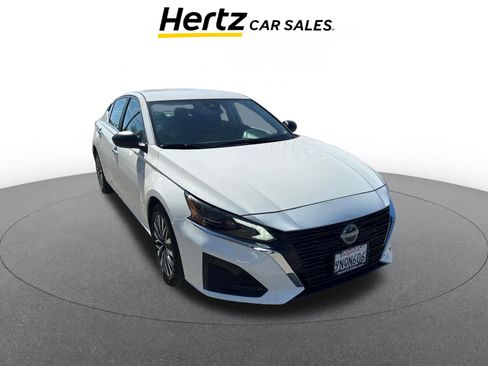 Used 2025 Nissan Altima 2.5 SV image 1