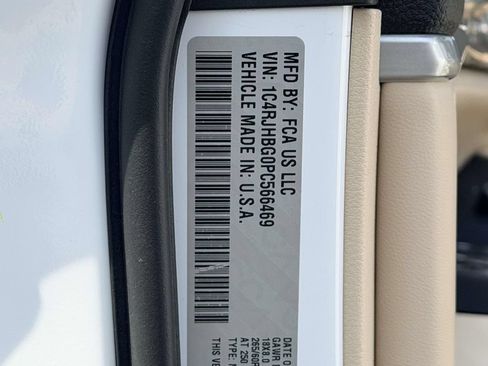 Certified 2023 Jeep Grand Cherokee Limited AWD/4WD image 27