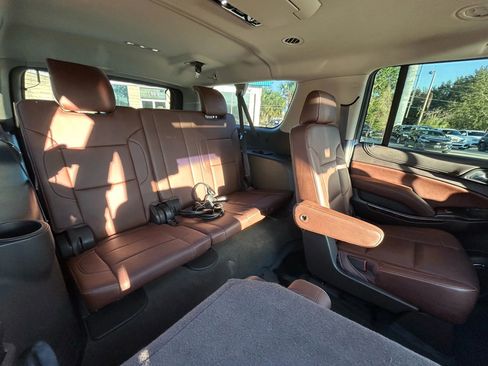 Used 2016 Chevrolet Suburban LTZ image 9