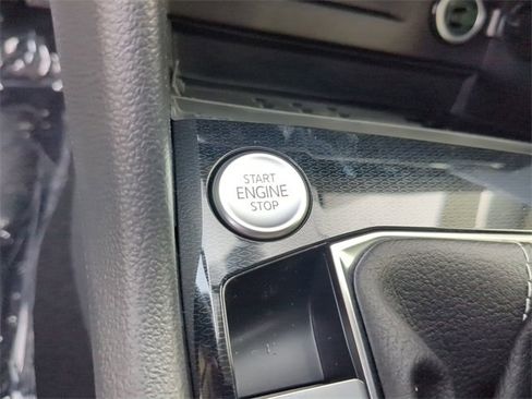 New 2025 Volkswagen Taos SE image 30