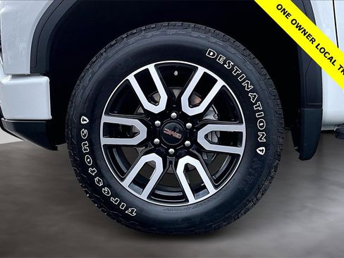 Used 2024 GMC Sierra 1500 AT4 w/ Technology Package image 9