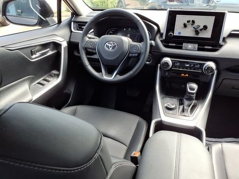 Used 2025 Toyota RAV4 XLE Premium AWD/4WD image 4
