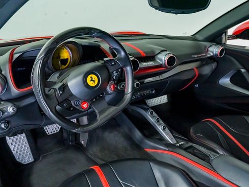 Used 2018 Ferrari 812 Superfast RWD image 18