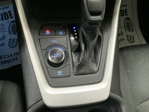 Used 2020 Toyota RAV4 XLE w/ XLE Grade Weather Package AWD/4WD image 32