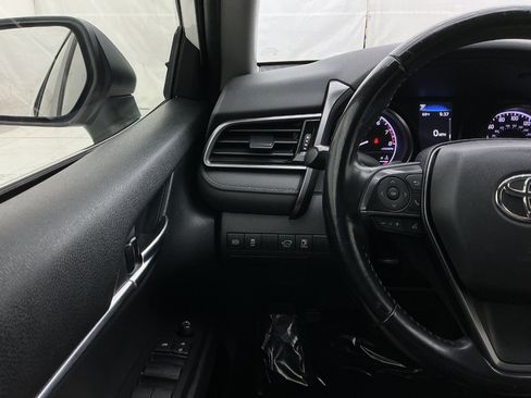 Used 2021 Toyota Camry SE FWD image 32