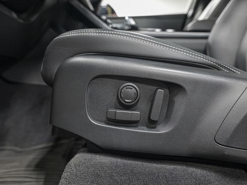 Used 2023 Land Rover Range Rover Velar R-Dynamic S image 14