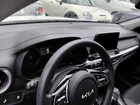 Used 2024 Kia Forte LXS w/ LXS Technology Package FWD image 8