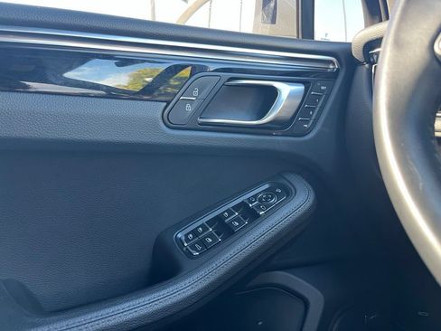 Used 2024 Porsche Macan AWD/4WD image 26