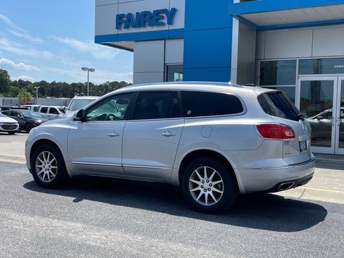 Used 2017 Buick Enclave Leather FWD image 3