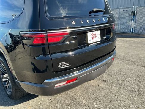 Used 2022 Jeep Wagoneer Series III w/ Flexible Seating Group AWD/4WD image 15