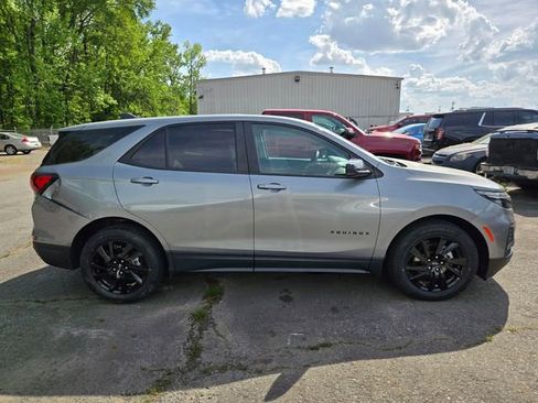 Used 2023 Chevrolet Equinox LS w/ LS Convenience Package image 2