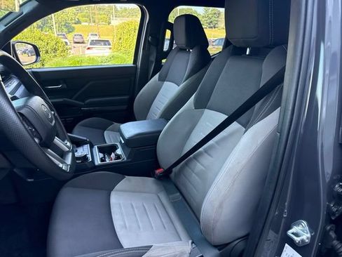 Used 2025 Toyota Tacoma TRD Off-Road AWD/4WD image 15