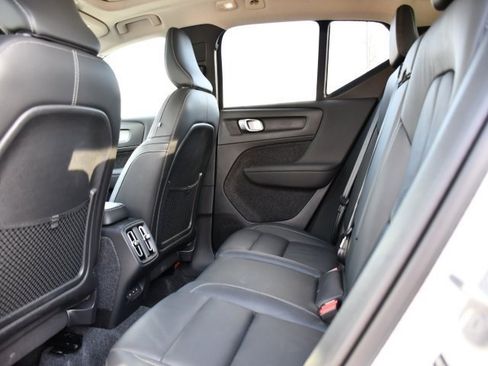 Certified 2025 Volvo XC40 B5 Plus image 15