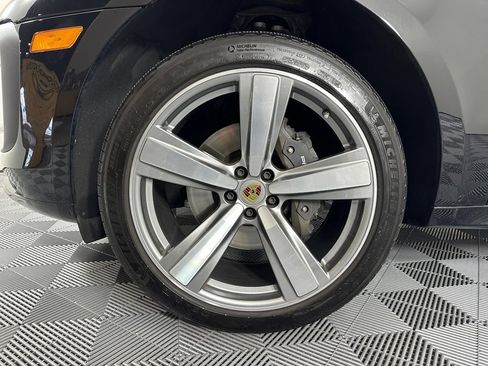 Certified 2025 Porsche Macan w/ Premium Package Plus AWD/4WD image 15