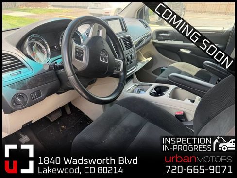 Used 2016 Dodge Grand Caravan SXT w/ UConnect Hands-Free Group FWD image 2