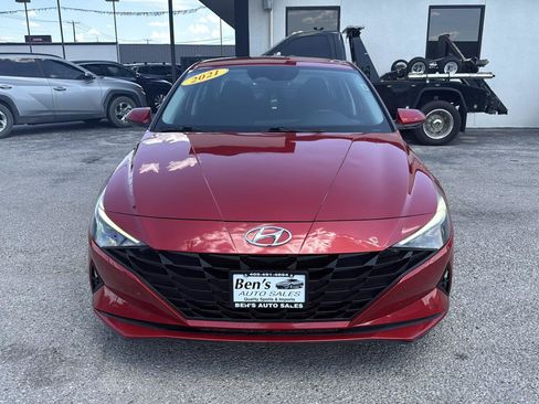 Used 2021 Hyundai Elantra SE FWD image 3