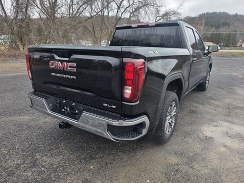 New 2026 GMC Sierra 1500 SLE image 2