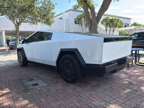 Used 2025 Tesla Cybertruck AWD Crew Cab image 4