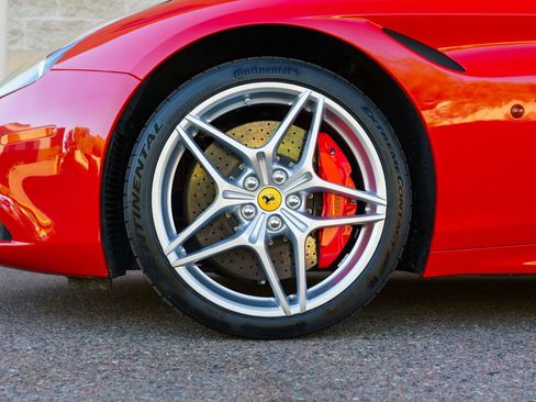 Used 2015 Ferrari California T RWD image 44