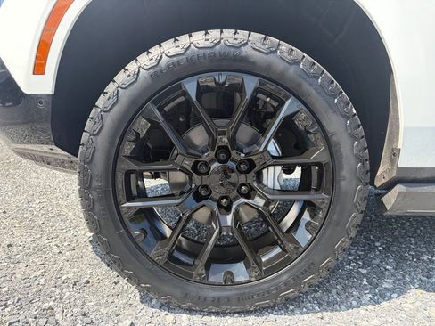 Used 2026 GMC Yukon AT4 Ultimate w/ LPO, Floor Liner Package AWD/4WD image 6