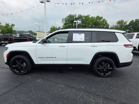 Used 2023 Jeep Grand Cherokee L Laredo RWD image 7