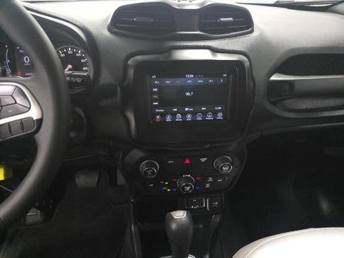 Used 2019 Jeep Renegade Latitude image 6