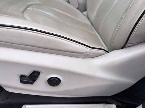 Used 2019 Chrysler Pacifica Limited w/ Advanced Safetytec Group FWD image 12