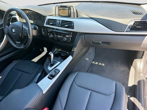 Used 2017 BMW 320i Sedan RWD image 27