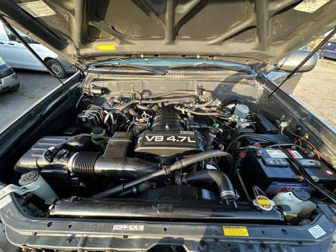 Used 2005 Toyota Sequoia SR5 image 31