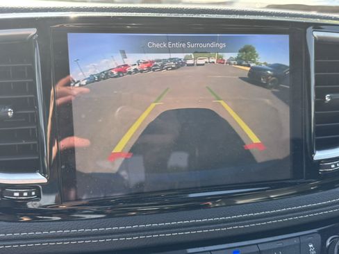 Used 2025 Chrysler Pacifica Limited FWD image 30