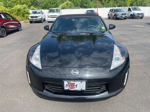 Used 2017 Nissan 370Z Touring RWD image 2