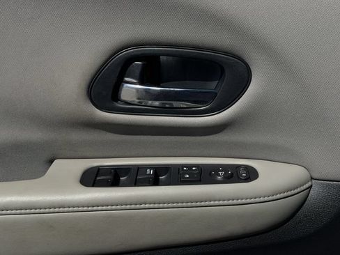 Used 2017 Honda HR-V LX image 20