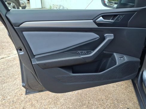 Used 2025 Volkswagen Jetta SE w/ Sunroof Package FWD image 26